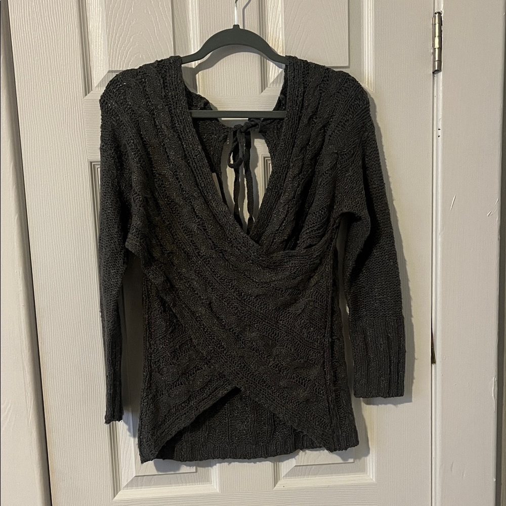 Gray Textured Knit Sweater by Onetheland